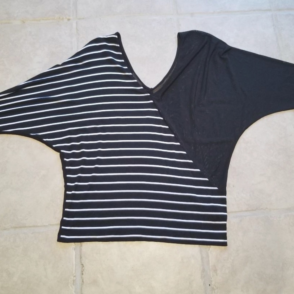 Bebe black & white Sirus striped top SZ Medium